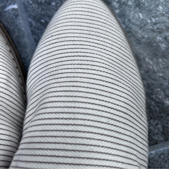 NWOB Indigo Rd Cream and Grey Stripe Mule Flats Size 7 Fall Neutral Almond Toe - Picture 9 of 12